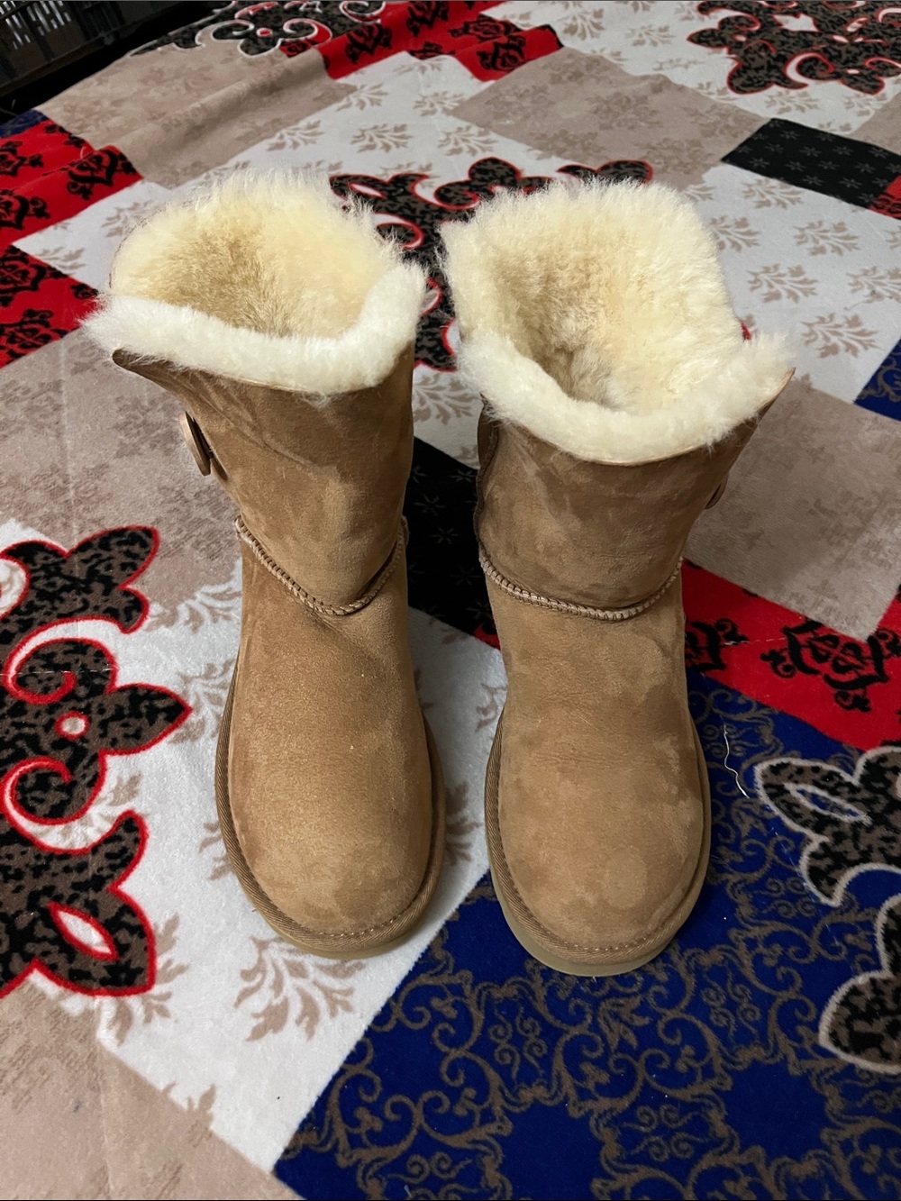 UGG Australia
Bailey Button
Winter/Fall
Sheepskin/Suede Boots
Size 9 for Women